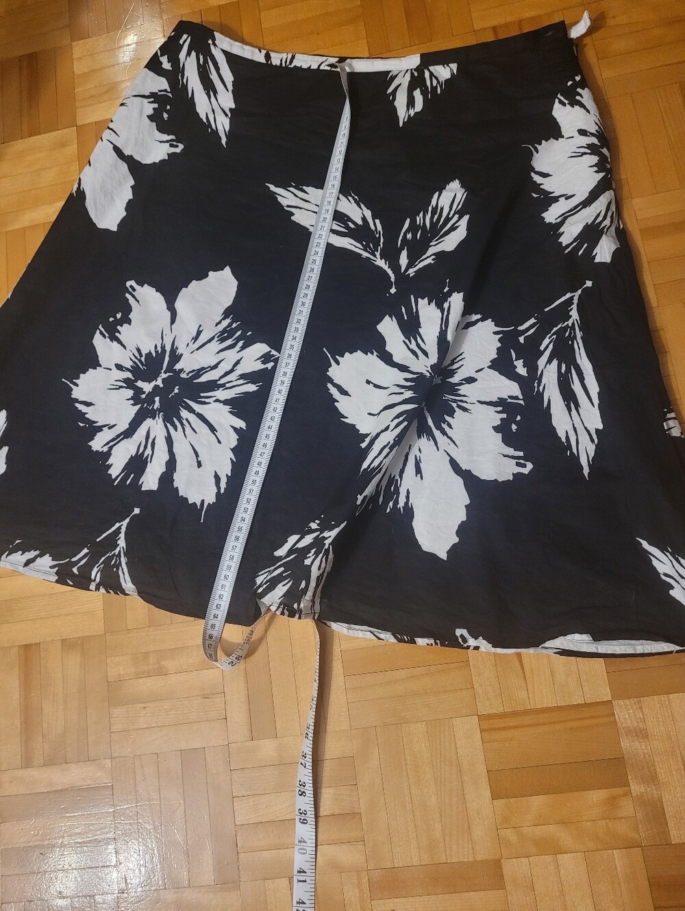 Liz Claiborne Monochrome Graphic Tee